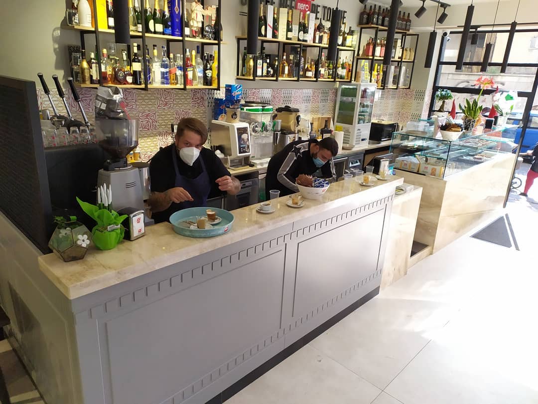 Location perfetta con area bar e bistrot